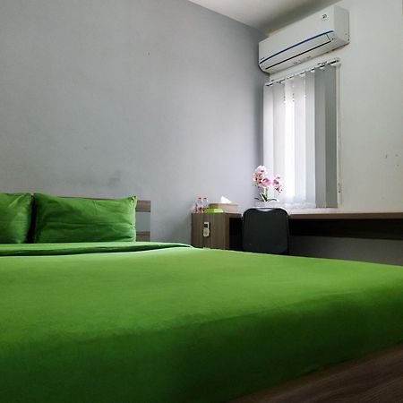 Barata Hotel Near Bandara Soekarno Hatta Tangerang Kültér fotó