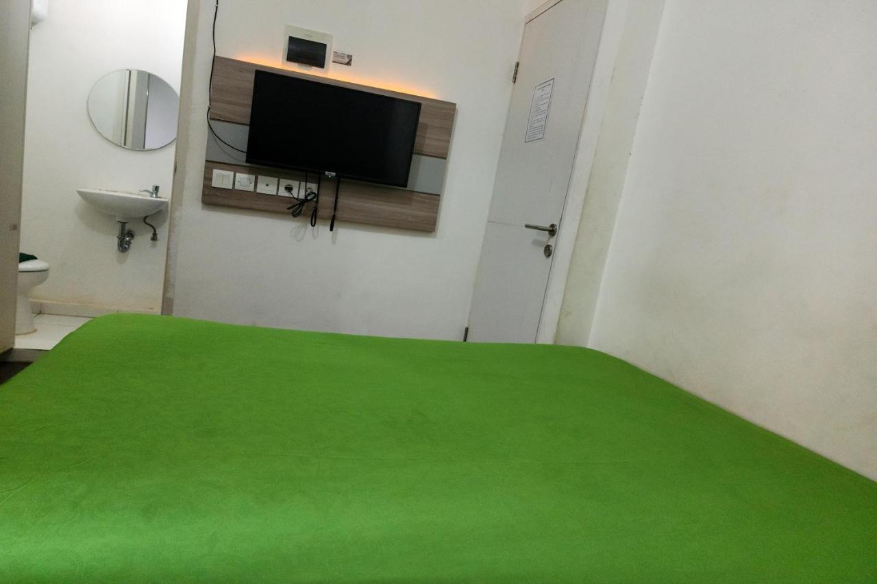Barata Hotel Near Bandara Soekarno Hatta Tangerang Kültér fotó