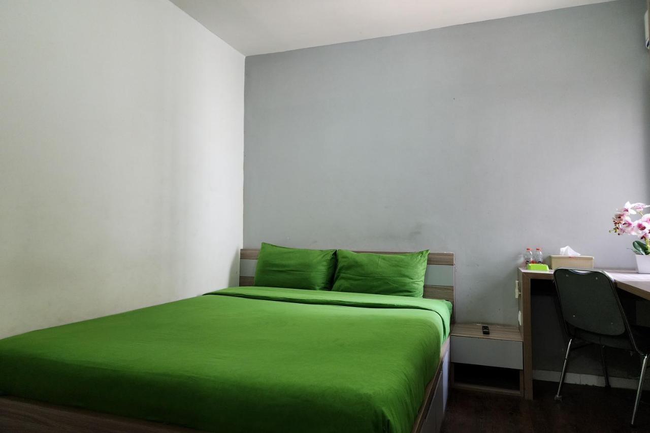 Barata Hotel Near Bandara Soekarno Hatta Tangerang Kültér fotó