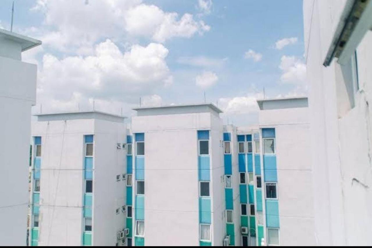 Barata Hotel Near Bandara Soekarno Hatta Tangerang Kültér fotó