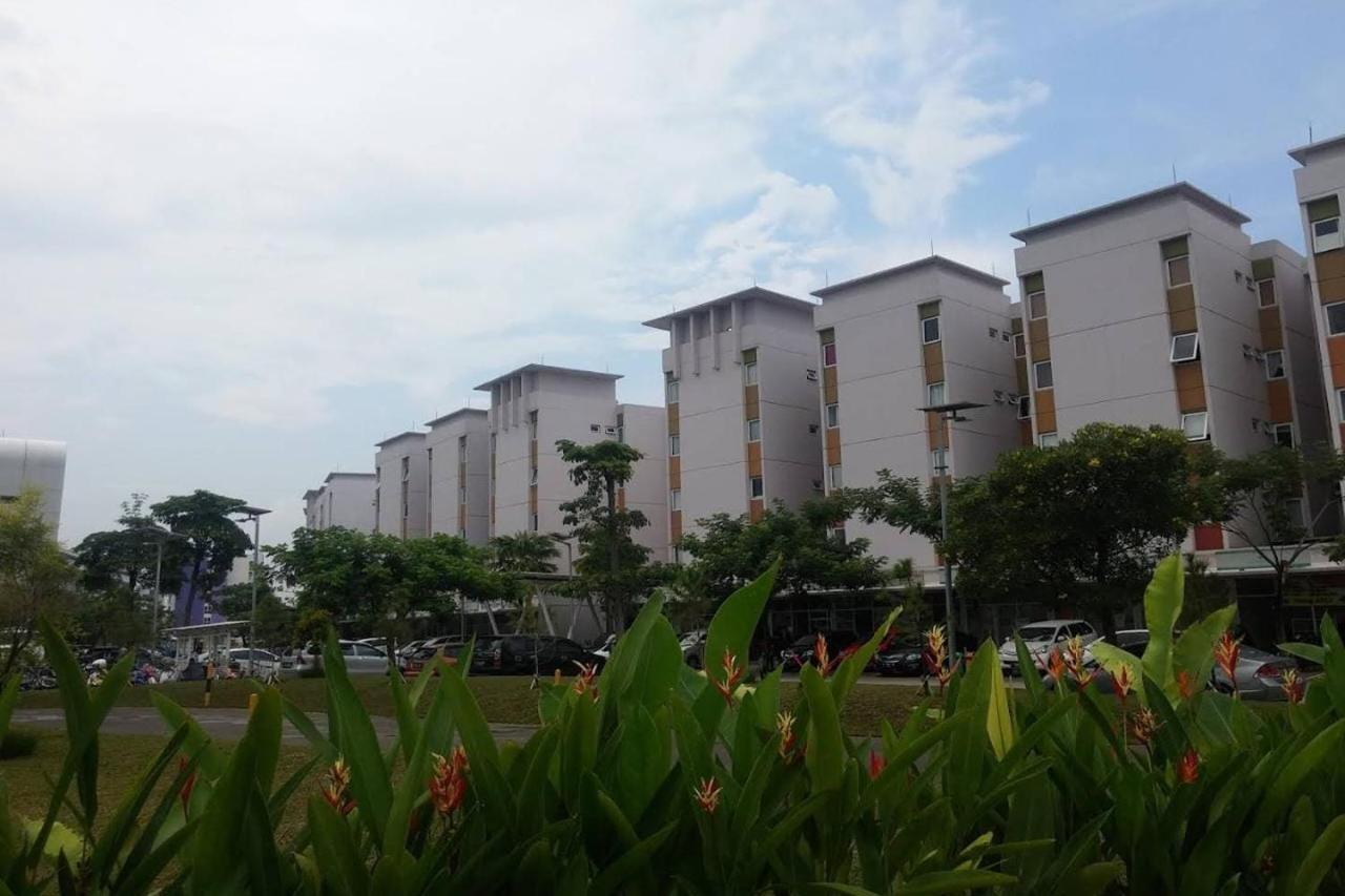 Barata Hotel Near Bandara Soekarno Hatta Tangerang Kültér fotó