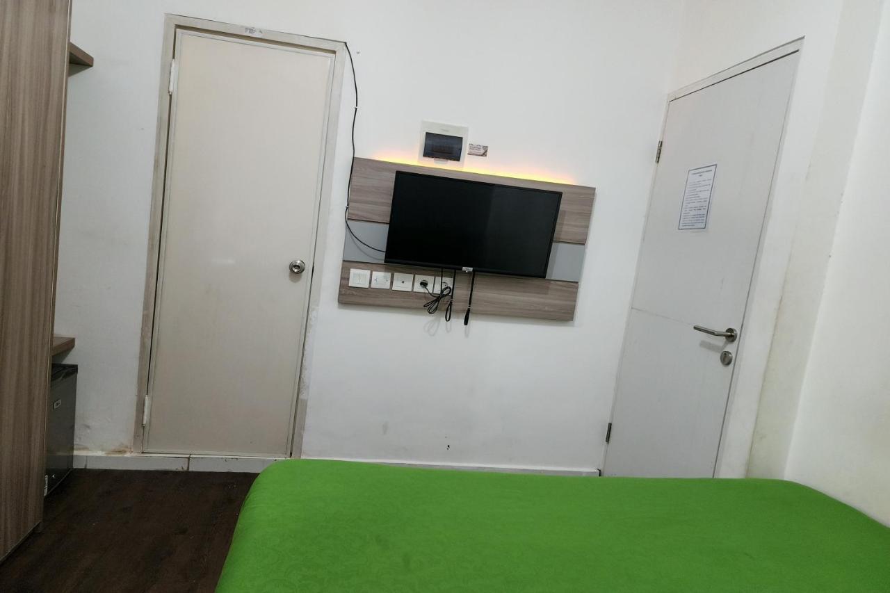 Barata Hotel Near Bandara Soekarno Hatta Tangerang Kültér fotó