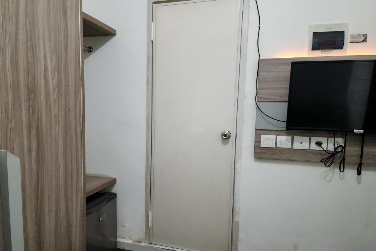 Barata Hotel Near Bandara Soekarno Hatta Tangerang Kültér fotó