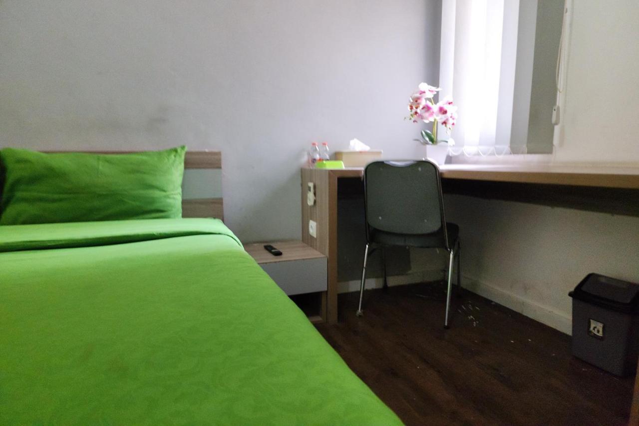 Barata Hotel Near Bandara Soekarno Hatta Tangerang Kültér fotó