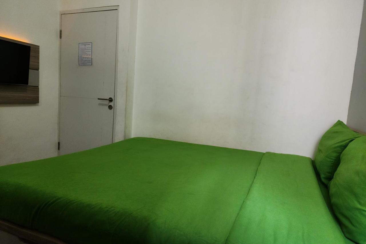 Barata Hotel Near Bandara Soekarno Hatta Tangerang Kültér fotó