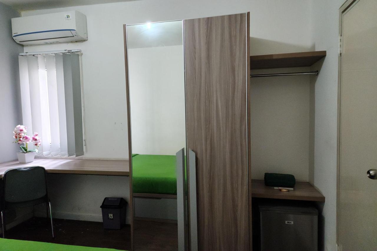 Barata Hotel Near Bandara Soekarno Hatta Tangerang Kültér fotó